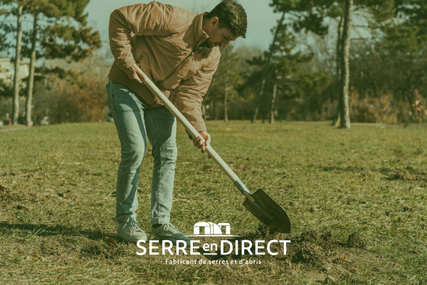 Faut-il préparer le terrain avant de monter la serre